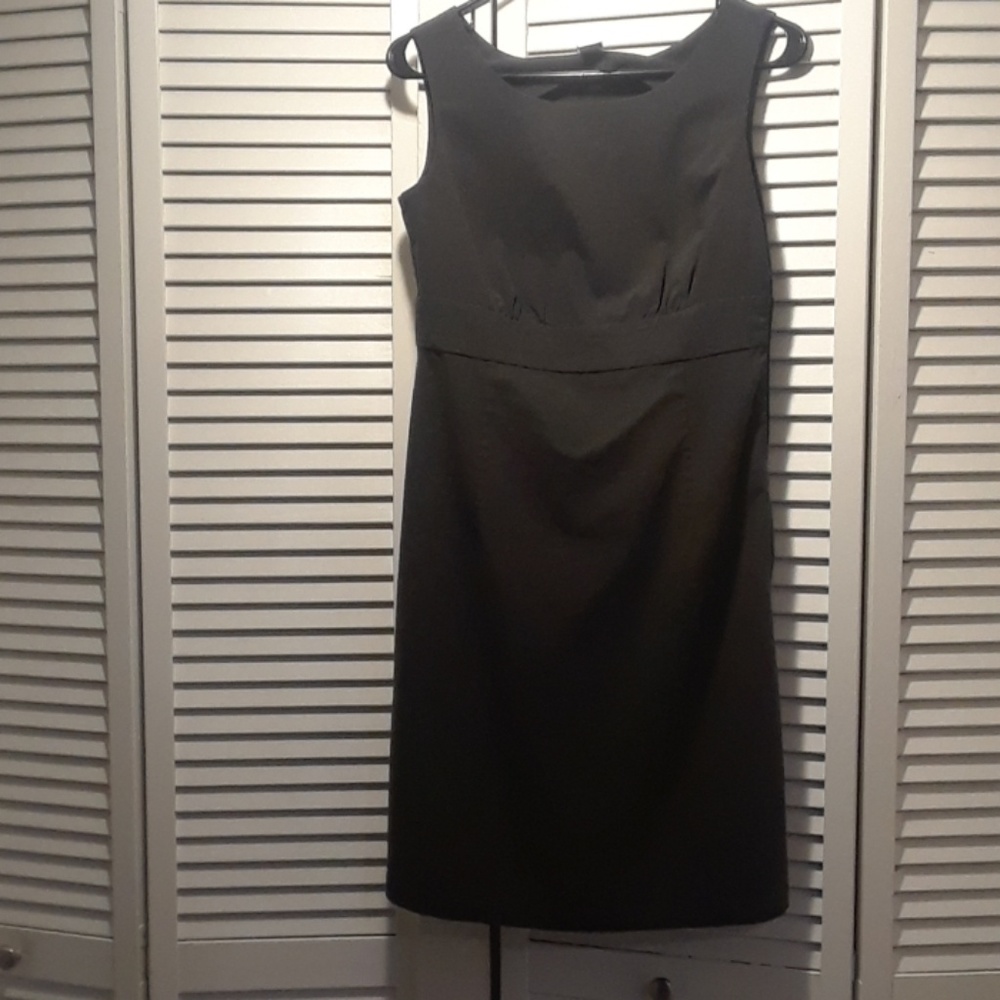 Ladies Size 8 Sleeveless  Dress